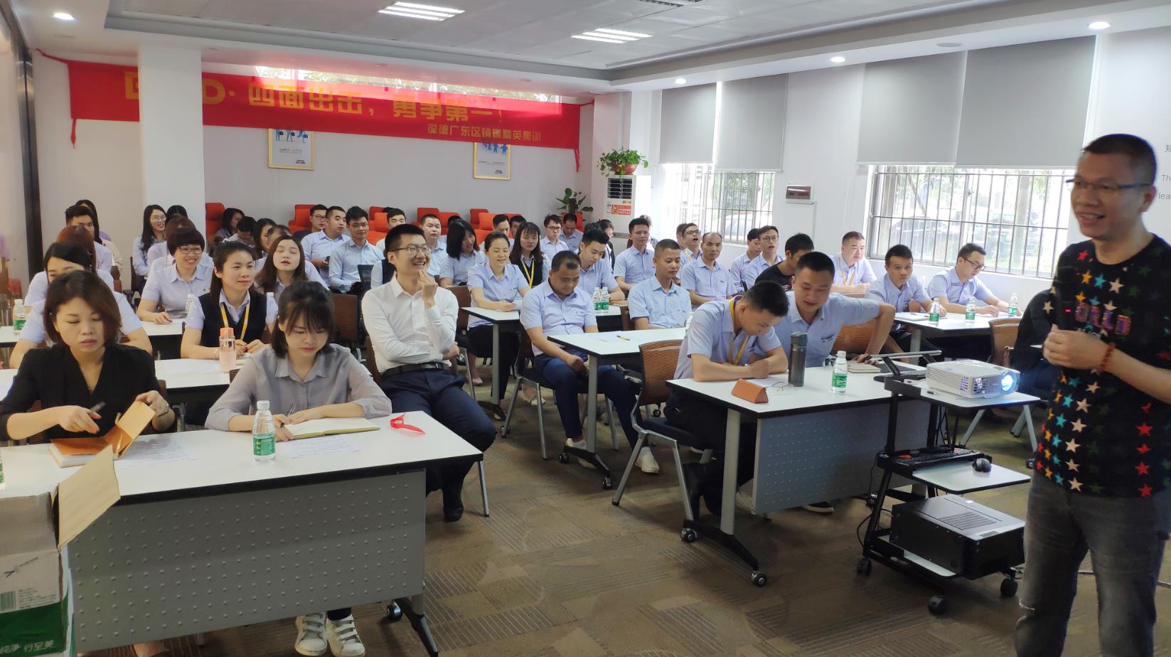 郭振強(qiáng)總經(jīng)理做開(kāi)幕致辭 郭振強(qiáng)總經(jīng)理做開(kāi)幕致辭